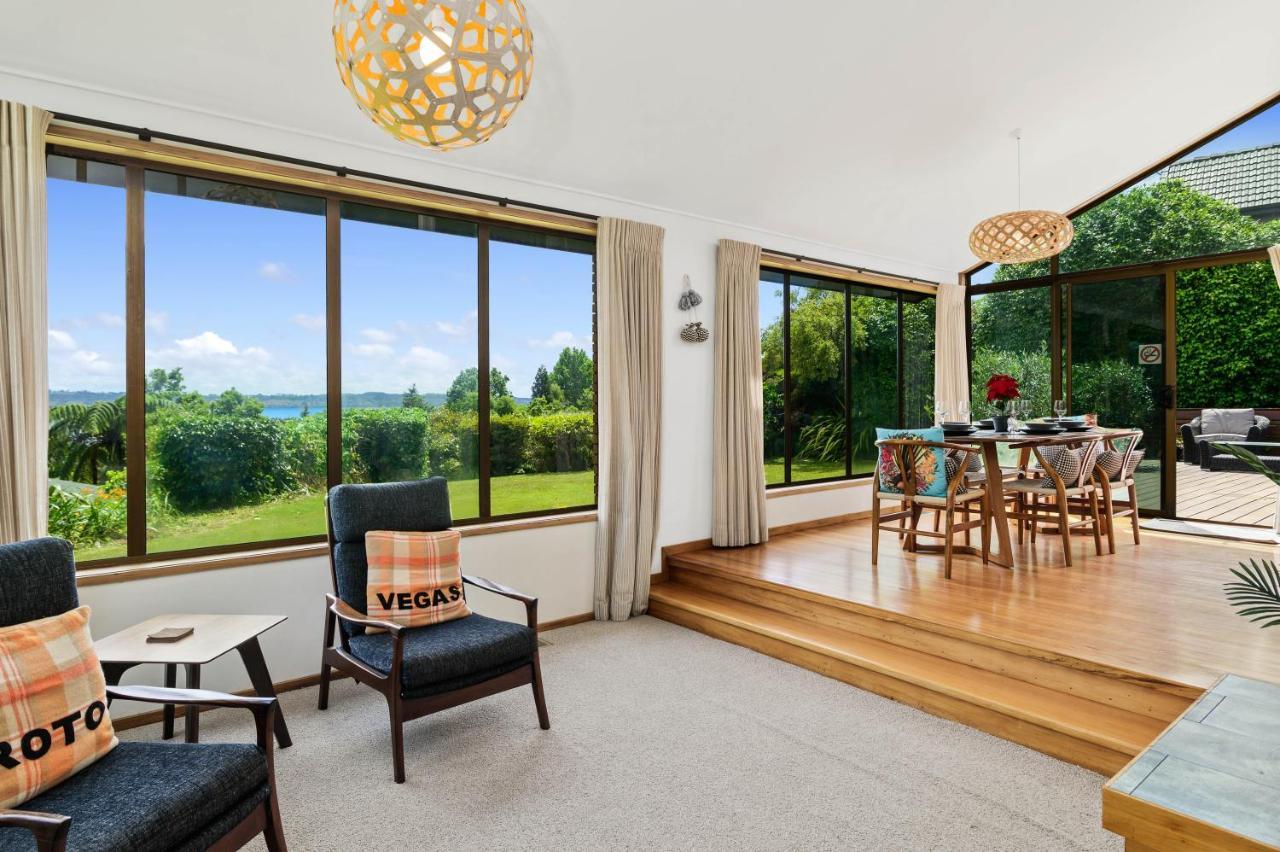 The Bird House: Stylish Rotorua Retreat with Lake Views Exterior photo