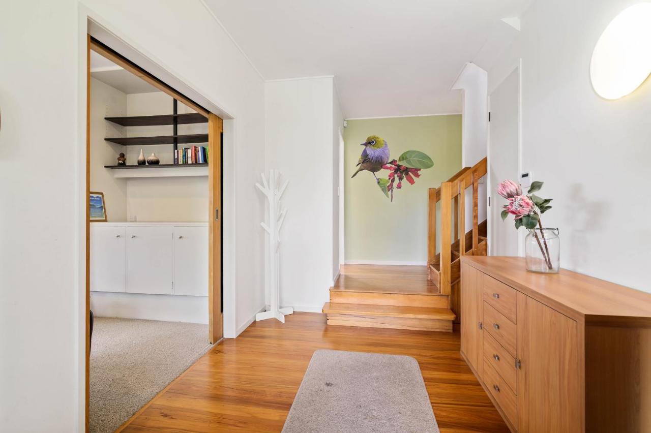 The Bird House: Stylish Rotorua Retreat with Lake Views Exterior photo