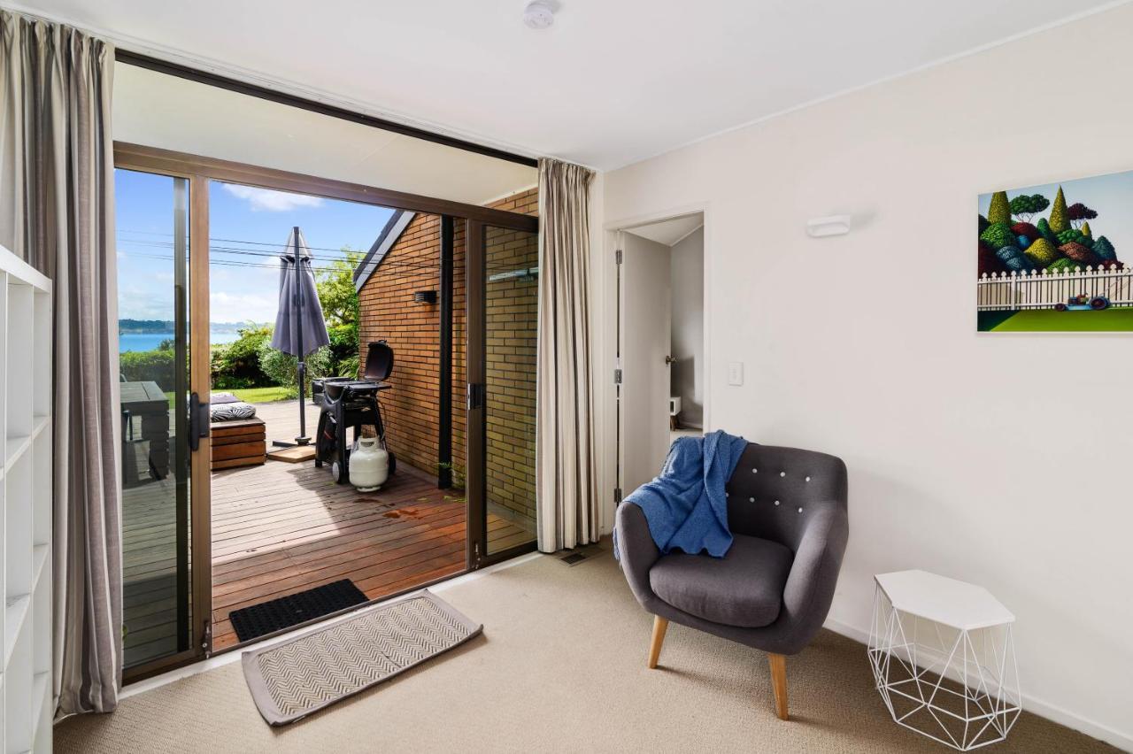 The Bird House: Stylish Rotorua Retreat with Lake Views Exterior photo